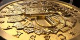 Zlatá mince s hodnotou 100 milionů korun je hotová. Je druhá největší na světě