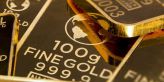 Zlato se propadá stále hlouběji a je nejníže za více než dva roky