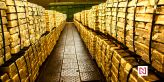 Investoři se chtějí zbavit ruského zlata, cena drahého kovu od začátku války klesla