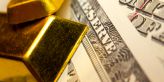 Slabší dolar zdražil zlato