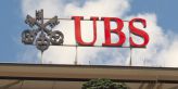 UBS snižuje své projekce pro zlato a snaží se zbavit Rusů