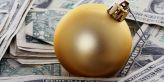Zlato před Vánoci stoupalo díky slabšímu dolaru