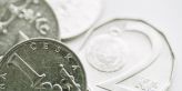 Koruna mírně posilovala vůči oběma hlavním světovým měnám