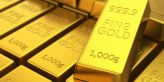Proč cena zlata (tolik) neroste, když svět ekonomicky i geopoliticky vře?