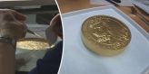 V Česku se vyrobila největší zlatá mince, má hodnotu rodinného domu