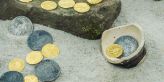 Bahno rybníka ve Frýdlantu skrývalo zlaté mince, objevili je při opravách
