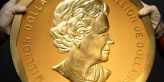 Obžalované z krádeže největší zlaté mince na světě prozradil komplicův nápadný zlatý řetízek